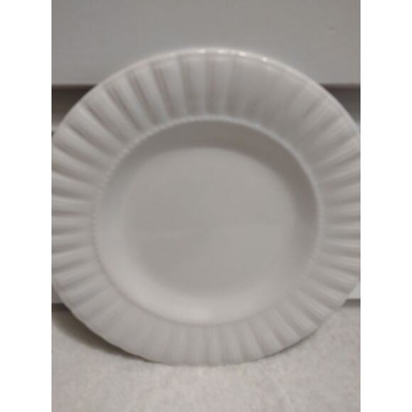 Thomson Pottery 8.25" Maison White stoneware salad plate only ruffle rim - Picture 1 of 3